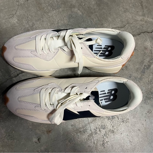 New Balance 327 - Picture 4 of 8